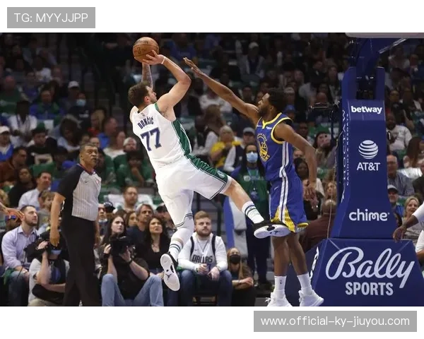 东契奇远投命中，独行侠完成关键拉分